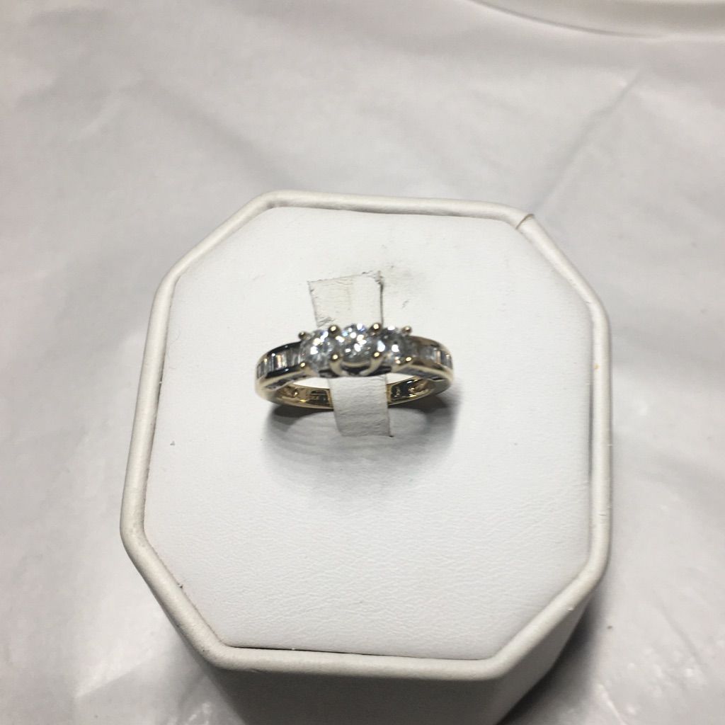 10k Yellow Gold Diamonds Engagement Ring